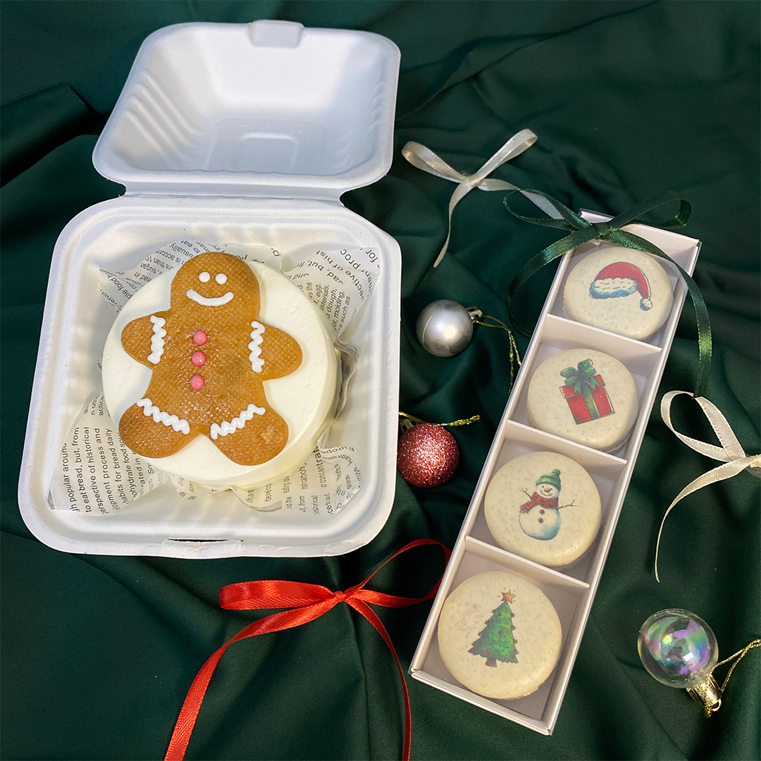 Christmas Bento Cake + Macarons (U.P $30)