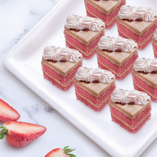 Mini Strawberry Mousse Cake (72 pcs)